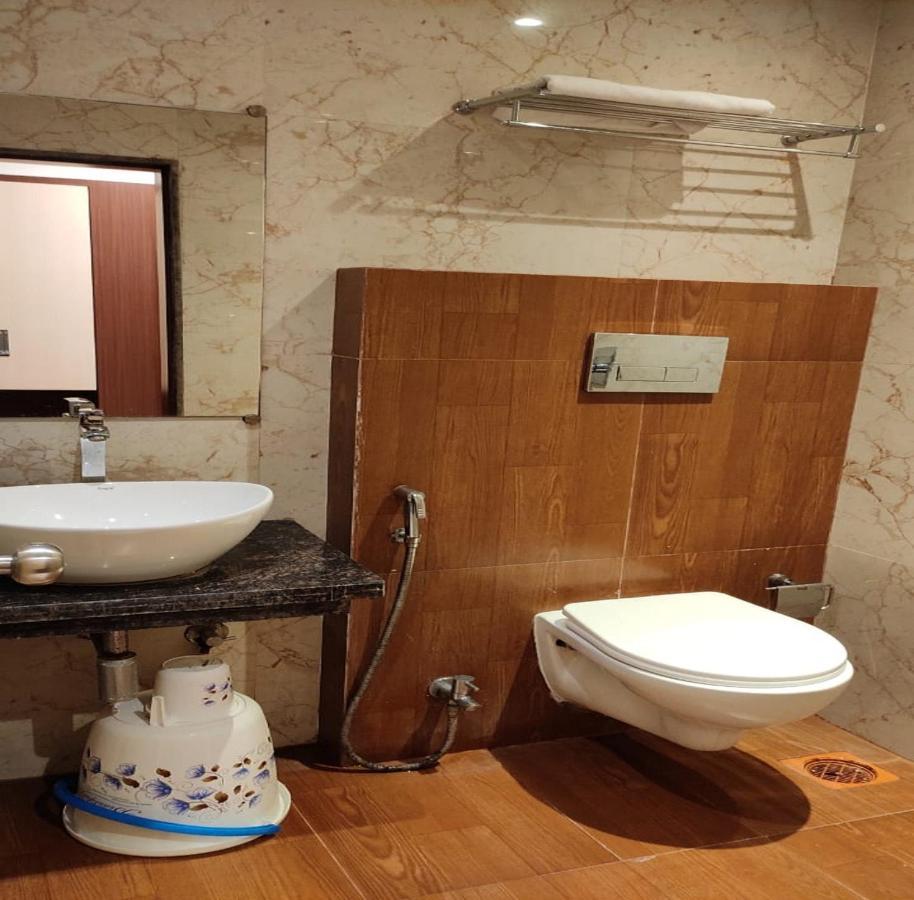 Fabhotel Spring Inn - Nr Borivali Station Mālād Buitenkant foto