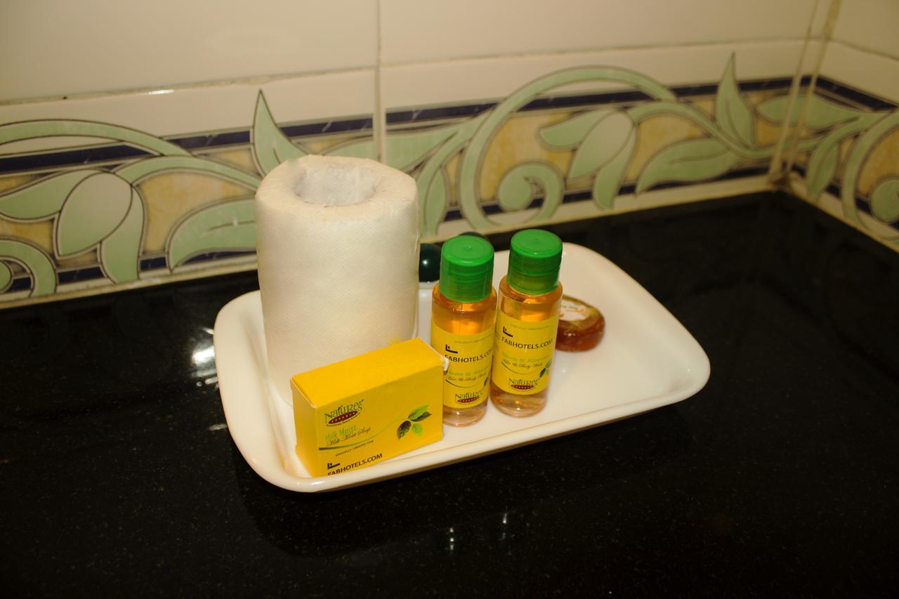 Fabhotel Spring Inn - Nr Borivali Station Mālād Buitenkant foto